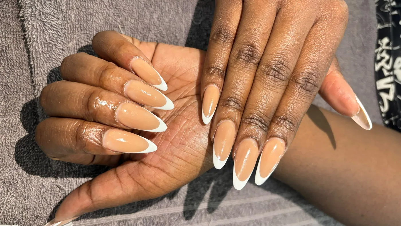 French manicure by Mona